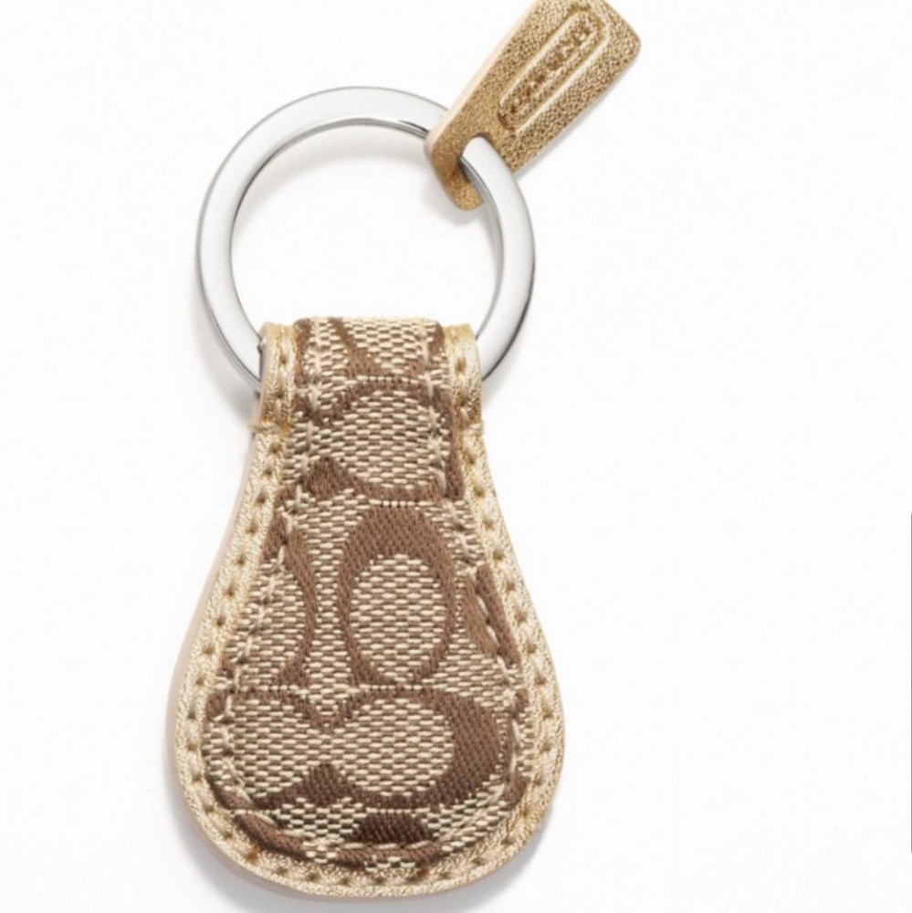 COACH KEYCHAIN BEIGE & SILVER LOGO 

.